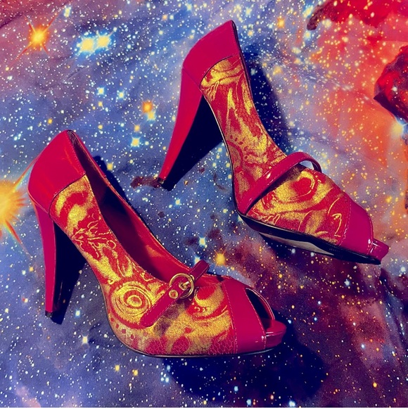 Vintage Pink & Gold Faux Snakeskin Heels - Picture 3 of 13